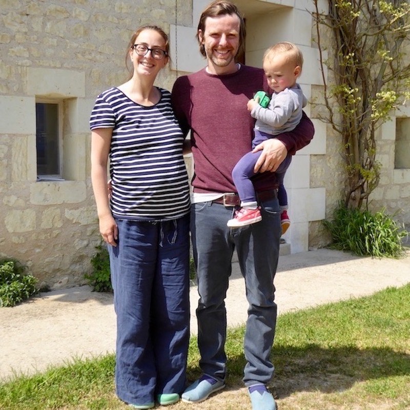 Un couple d'Anglais et leur enfant